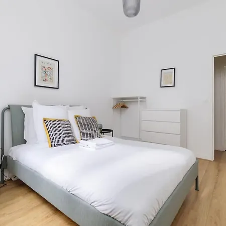 Perretti - Spacious Flat 2bdr Paris 아파트 뇌이이쉬르세느